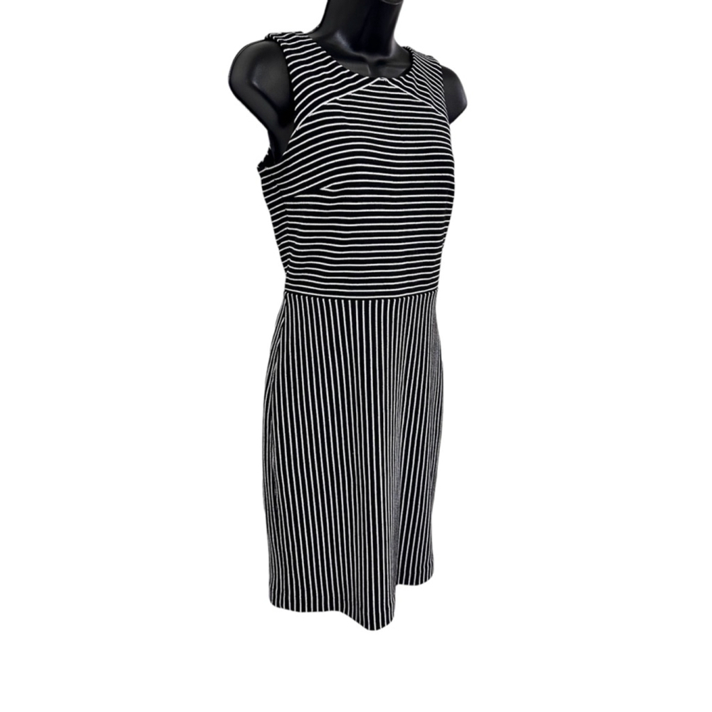 Banana Republic Sheath Dress, Sleeveless Black & White Striped, Women’s Size 2 - Picture 6 of 11